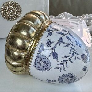 🌴NWT! Elegant Blue & White Gold Acorn